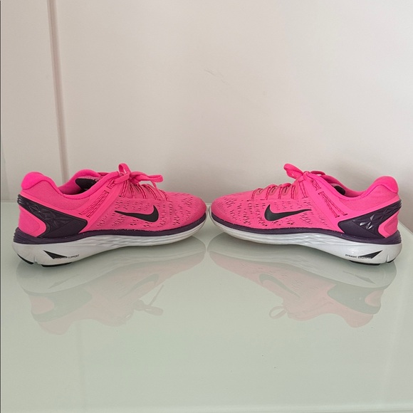 Nike Women’s Lunar Eclipse 5 running shoes in pink pow and black colorway - Picture 8 of 9